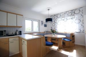 Kuchyň nebo kuchyňský kout v ubytování Neu renoviertes, behagliches Haus + 25 fotografií