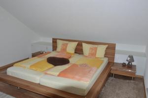 En eller flere senge i et værelse på Ferienwohnung Anna