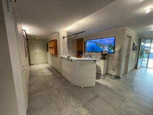 a large kitchen with a large tv in the wall at Le Petit Du Lac in Sirmione