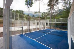 Tenis a/nebo squash v ubytování Camping L'Espelt nebo okolí