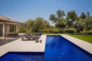 The swimming pool at or close to Villa JOYANA
