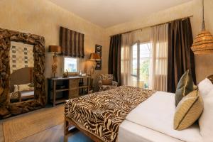 A bed or beds in a room at La Capria Suite Hotel Alacati
