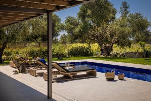 The swimming pool at or close to Villa JOYANA