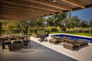 The swimming pool at or close to Villa JOYANA