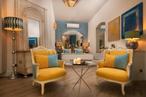 A seating area at La Capria Suite Hotel Alacati