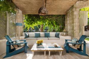 A seating area at La Capria Suite Hotel Alacati