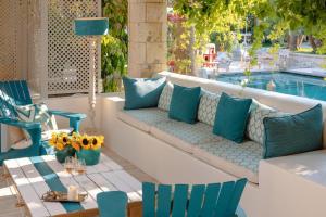 A seating area at La Capria Suite Hotel Alacati