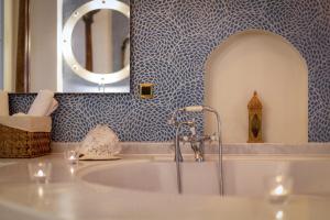 A bathroom at La Capria Suite Hotel Alacati