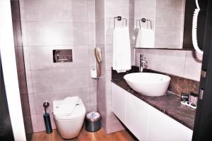 A bathroom at İstanbul Beach Hotel