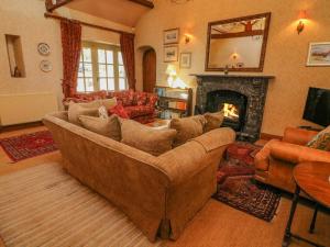 a living room with a couch and a fireplace at Easby Cottage in Richmond