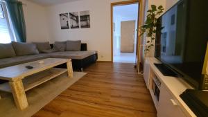 TV a/nebo společenská místnost v ubytování Ferienwohnung-Kormann