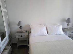 Postel nebo postele na pokoji v ubytování MELI-IOS
