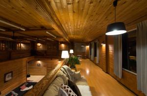 a living room with a couch and a wooden ceiling at Moiwa Lodge in Niseko
