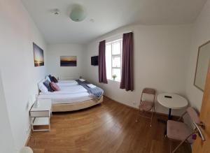 Postel nebo postele na pokoji v ubytování Höfn Guesthouse
