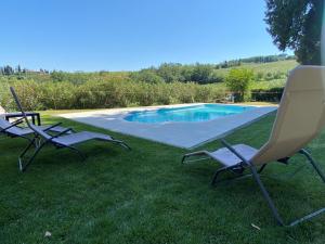 Bazén v ubytovaní Il Castagnolo Country B&B alebo v jeho blízkosti
