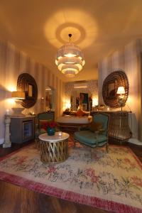 A seating area at La Capria Suite Hotel Alacati