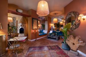A seating area at La Capria Suite Hotel Alacati