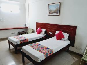Säng eller sängar i ett rum på YWCA International Guest House