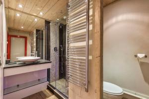 Kúpeľňa v ubytovaní La Blaitière - Luxe Apart Center Chamonix , Next to Piste Planard - By Cozee Rentals