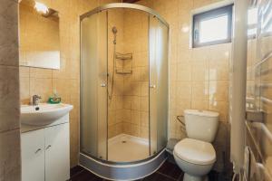 Kylpyhuone majoituspaikassa Osada BiesCzad