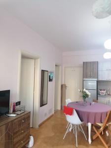 Kuchyň nebo kuchyňský kout v ubytování Cosy home Lalëz Durrës