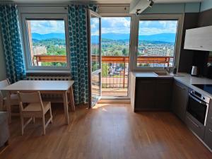 Výhľad na hory alebo výhľad na hory priamo z apartmánu
