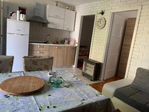 Kjøkken eller kjøkkenkrok på Lili Apartments, Sv Dunata 18