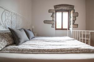 Ένα ή περισσότερα κρεβάτια σε δωμάτιο στο Old town studio and apartment