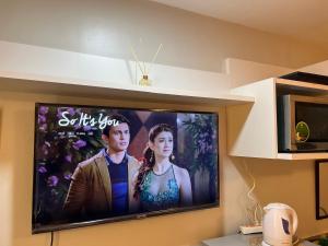 TV at/o entertainment center sa Cozy Boo Staycation near Enchanted kingdom by Dynel