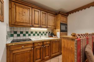 Kuchnia lub aneks kuchenny w obiekcie Grepon -City Center - Free Swimming pool, Sauna, Gym - Free Parking - By Cozee Rentals