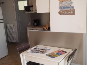 a small white table with a plate on it at Le Fontana in Nice