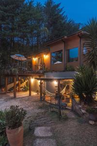 Casa grande con porche y patio en LOFT LUZ, en Santo Antônio do Pinhal