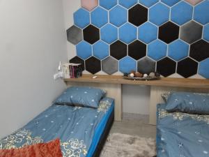 A bed or beds in a room at Cztery Pory Roku