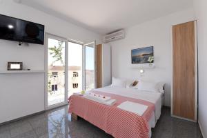 Postel nebo postele na pokoji v ubytování Makarska sea view rooms