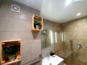 a bathroom with a sink and a shower at Santos LODGE surf - 5 minutes walking to Praia da Rocha in Portimão +16 photos
