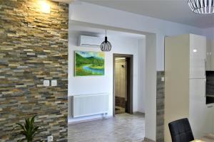 Televízia a/alebo spoločenská miestnosť v ubytovaní Guest House Tonka