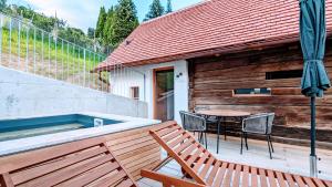 Bazén v ubytování dieKELLERSTÖCKL - Das Rosenstöckl S22 mit Mini-Pool nebo v jeho okolí