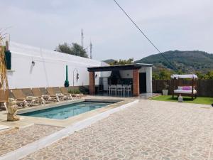 Bazén v ubytovaní Villa La marina alebo v jeho blízkosti