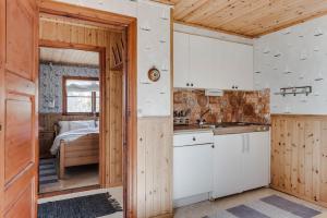 a kitchen with a door leading to a bedroom at Guesthouse on an Island in Dekarsön