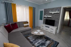 TV a/nebo společenská místnost v ubytování Elton's Home