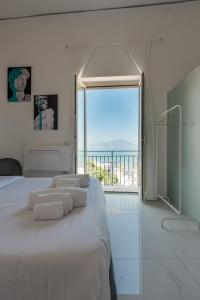 Voodi või voodid majutusasutuse Naro Suites and Rooms toas