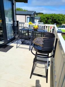 Afbeelding uit fotogalerij van Luxury Woodland Retreat Holiday Home - Shorefield Country Park in Downton +6 foto's