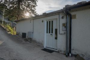 a white building with a door on the side of it at ACQUARIO in Pietrapertosa