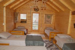 Postel nebo postele na pokoji v ubytování Rafting kamp Three canyons