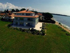 a large house on the shore of the water at Apartments Alen in Umag