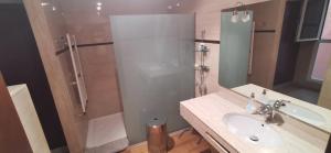 A bathroom at CASUAL SUITES GANDIA CENTRO