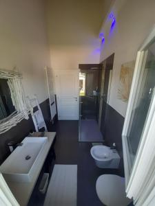 A bathroom at Villa Private Pool Luxury G&P Hot Tub