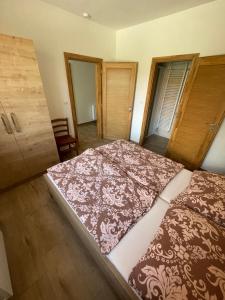 Postel nebo postele na pokoji v ubytování Rodinný penzion Kohoutek