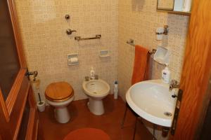 a bathroom with a toilet and a sink at casa Luca Prato Verde 1 in Pescasseroli