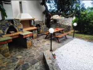 Zahrada ubytování House with Panoramic Sea View and Beautiful Garden